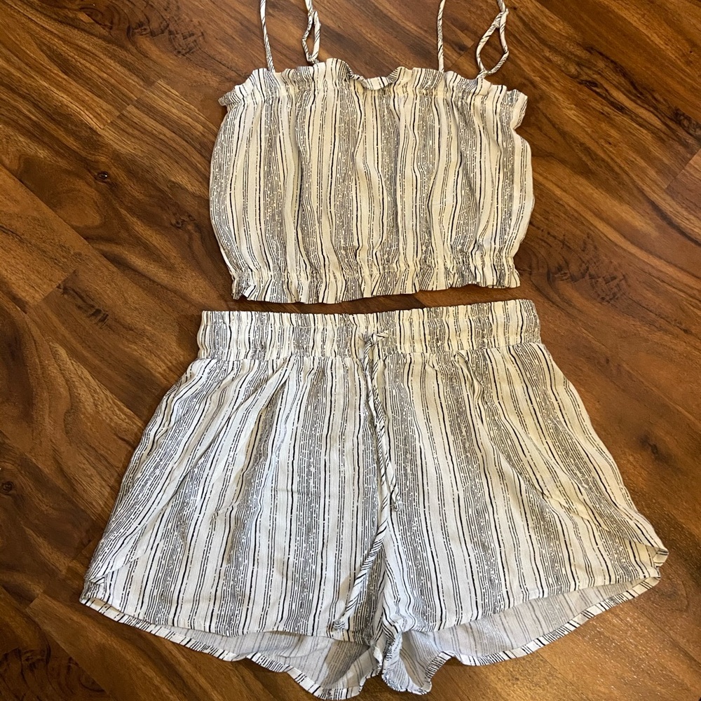 TWO-PEICE SET! Ivy + Main. Black and white striped.